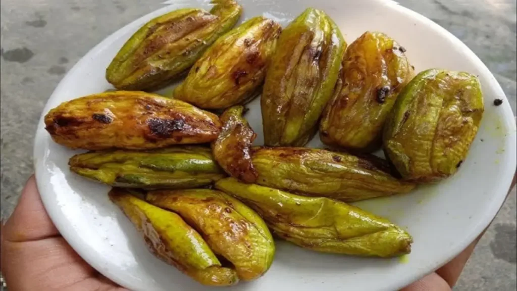 এক ফোঁটা তেল ছাড়াই মুচমুচে পটল ভাজা