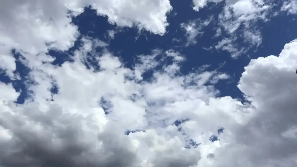 বৈশাখের খরতাপ ও উৎসবের আমেজ