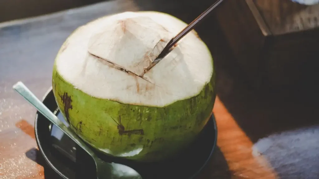 এই তীব্র গরমে রোজ ডাবের জল খাচ্ছেন