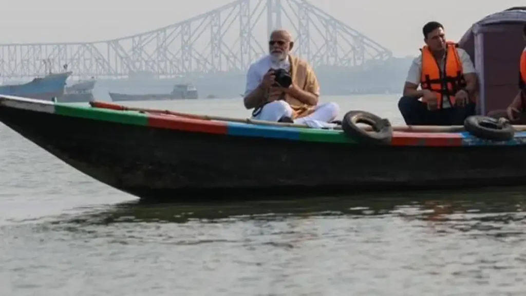 Pm modi in Ganga